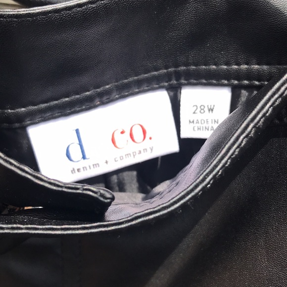 🚨B2G1 DENIM & COMPANY Black Patent Leather Skirt with Split - Picture 4 of 6